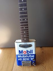 Oil Can Guitar Mobile Full