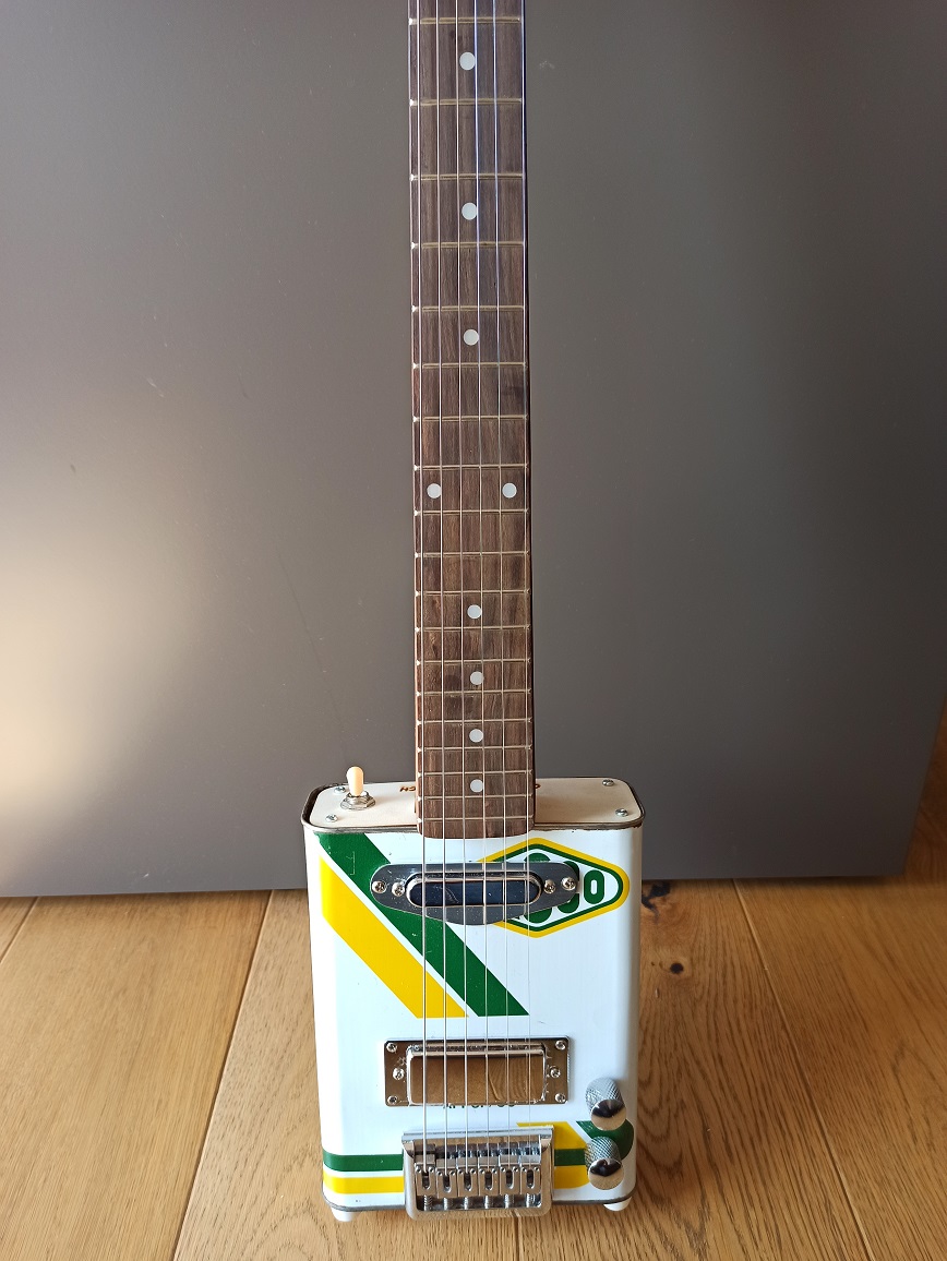Township Guitar Yacco - Oil Can Guitar