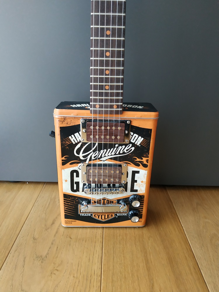 Harley Davidson Garage - Oil Can Guitar